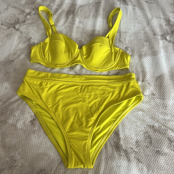 DKNY Bikini Swimsuit Yellow Set - Picture 6 of 12